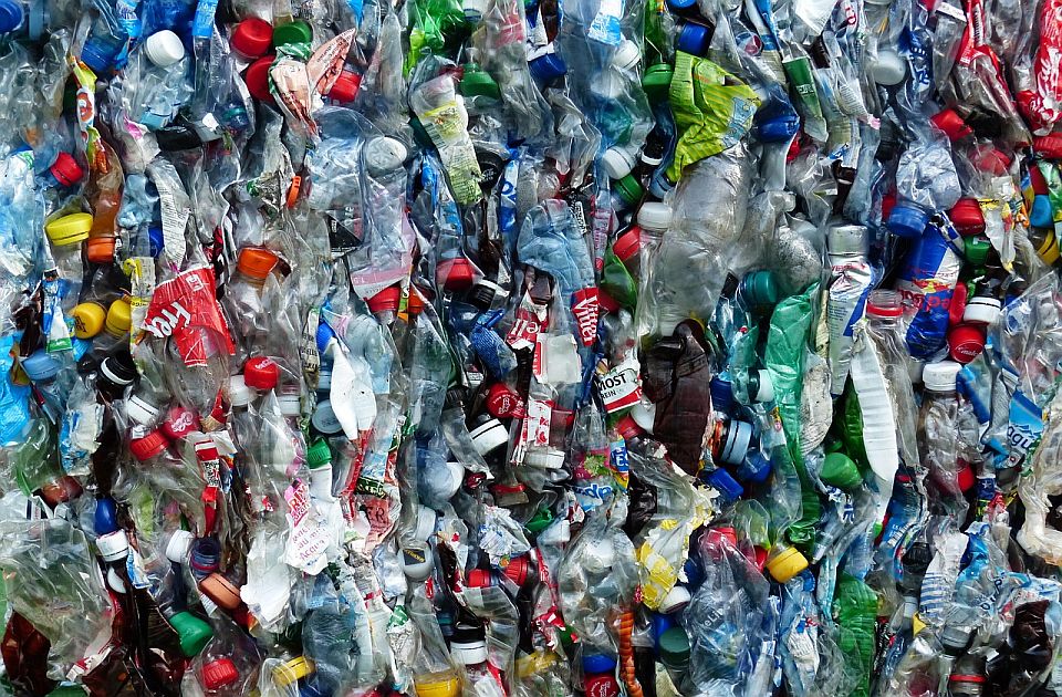 Kako se zaštiti od mikroplastike: Na koji način je dospela u naša tela?