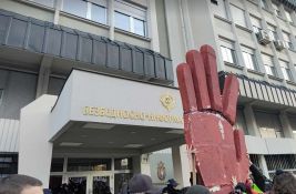 BIA slučajno snimila razgovor novosadskih aktivista: Deset meseci špijunirala drugu metu BIA slučajno snimila razgovor novosadskih aktivista: Deset meseci špijunirala drugu metu