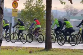 VIDEO: Niški studenti biciklima krenuli na komemorativni skup u Novom Sadu VIDEO: Niški studenti biciklima krenuli na komemorativni skup u Novom Sadu