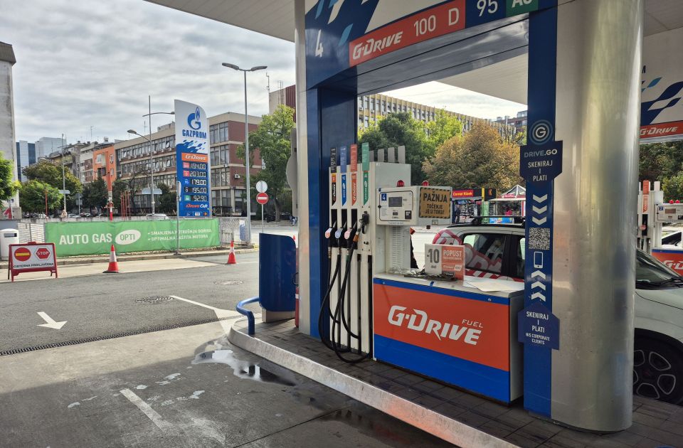 NIS: Sve pumpe u Srbiji rade redovno, ima dovoljno zaliha naftnih derivata