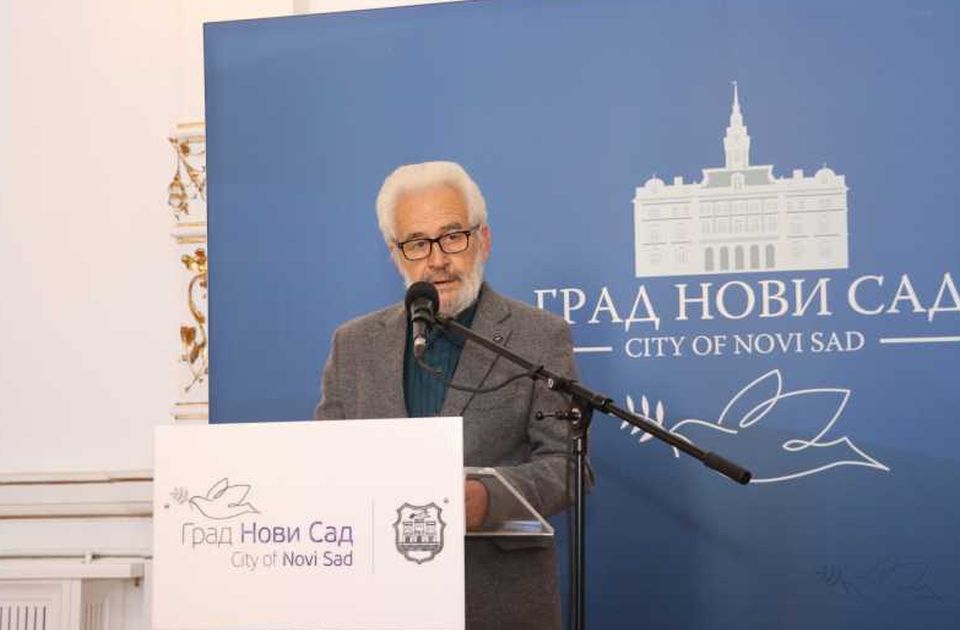 Pesniku Đorđu Sladoju u Gradskoj kući u Novom Sadu uručena nagrada "Miroslav Antić"