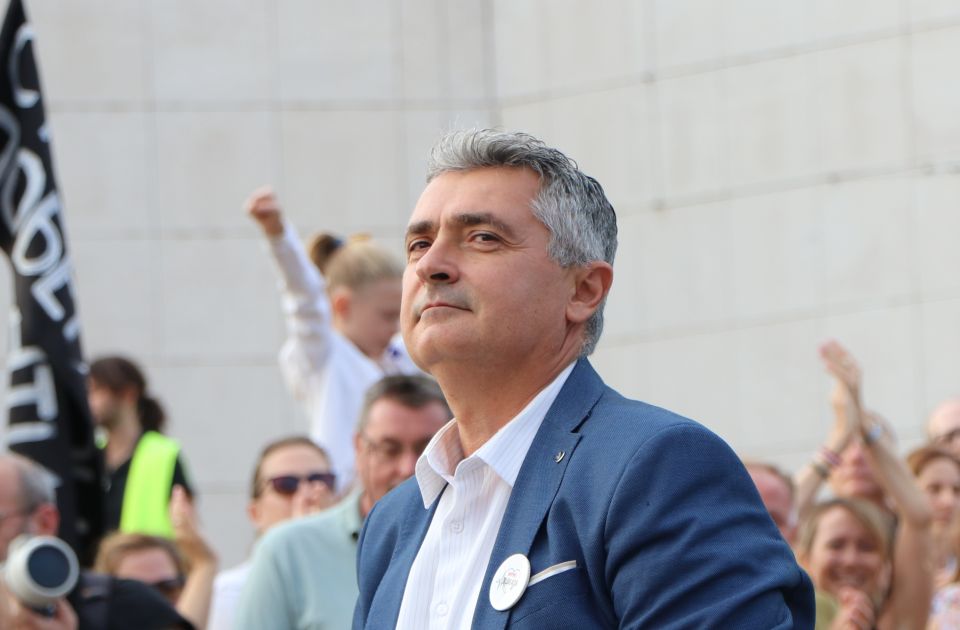 Srdanović: Navodi o 10.000 glasova iz Crne Gore za Vučića mogu obeshrabriti birače, postoji rešenje