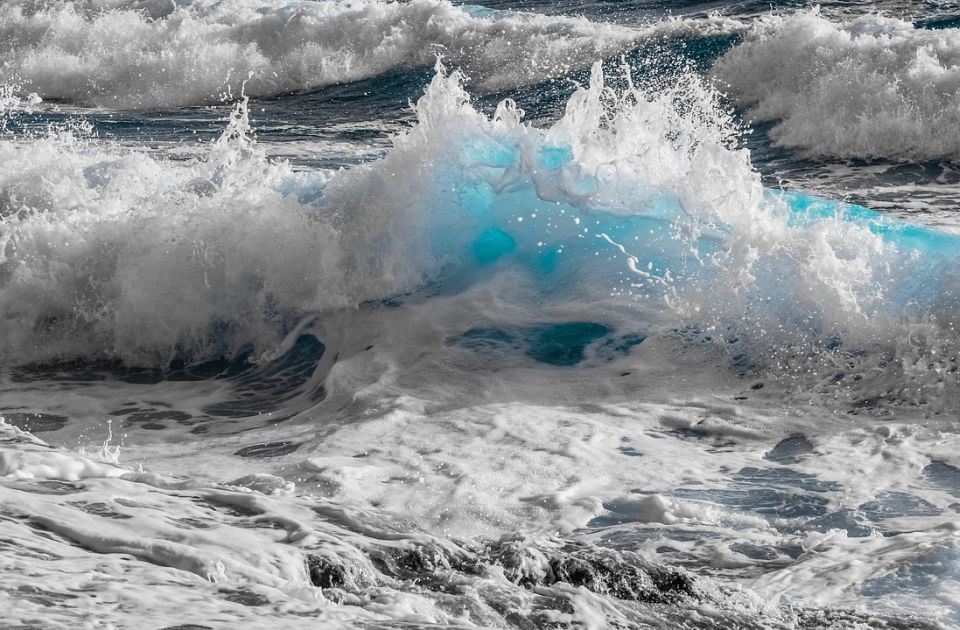 Državljanin BiH stradao u Dubrovniku: Talasi ga povukli sa stene dok se fotografisao sa porodicom