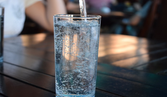 Polovina tržišta voda u Srbiji u rukama "Pepsika" i "Koka-Kole"