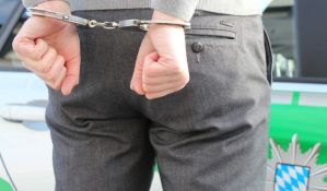 Splitskoj policiji pobegao pritvorenik s lisicama na rukama