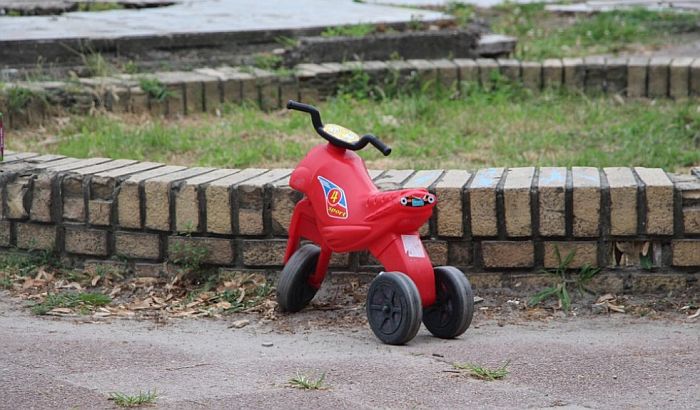 FOTO: Stanari bivše Kokre peti put pisali gradonačelniku zbog uzurpacije dečjeg igrališta i planirane zgrade