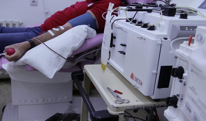 FOTO: Sedmoro oporavljenih od korone doniralo krvnu plazmu u Zavodu za transfuziju krvi Vojvodine, očekuje se mnogo više