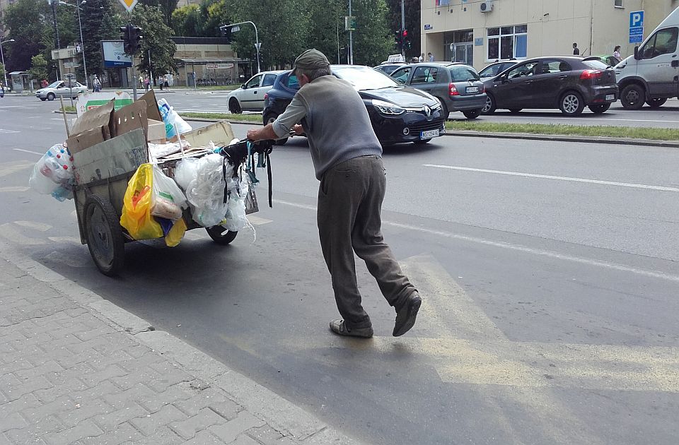 Problemi novosadskih Roma: "Ovaj ga zove Cigan, ovaj kaže da je prljav, pa kako da voli školu?"