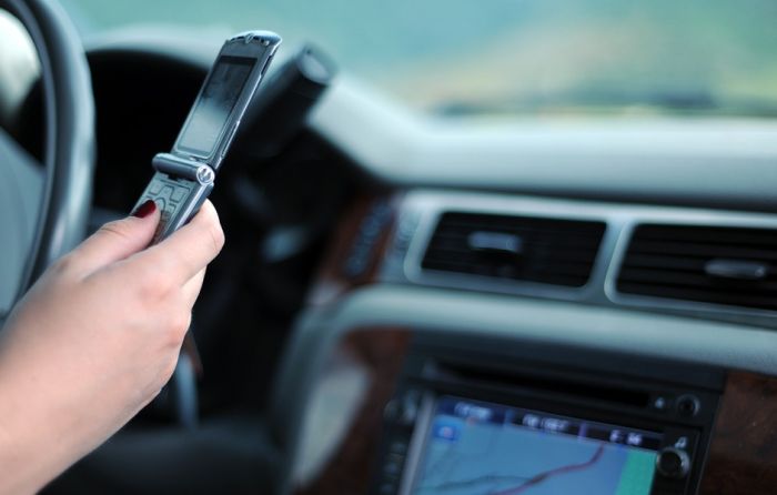 Mobilni telefon bitniji od bezbednosti tokom vožnje?