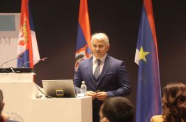 Ni diplome, ni nagrade, ni stipendije: Rektor Madić kaže da 