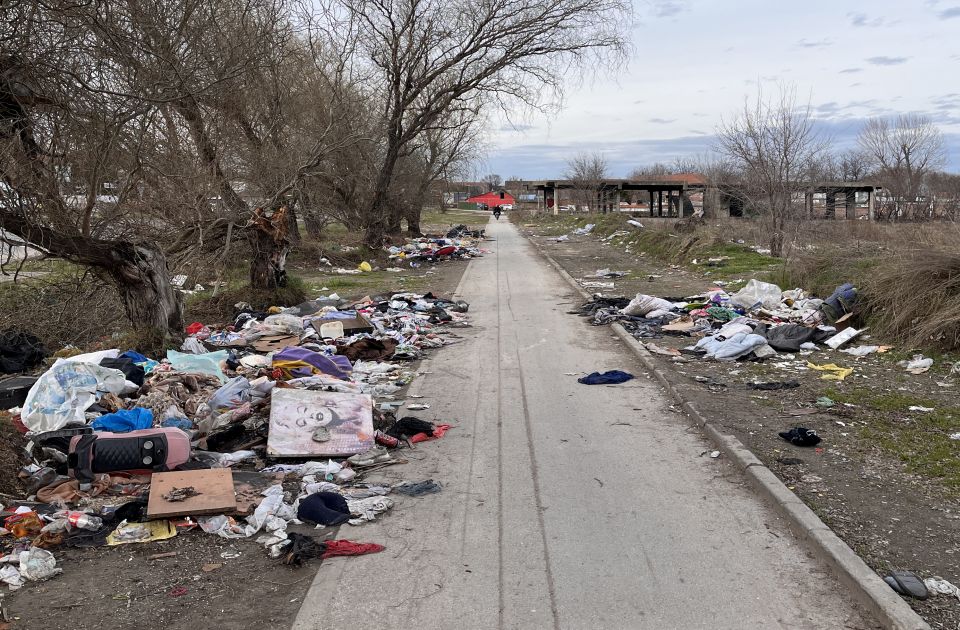 Divlja deponija na Temerinskom putu: Nadležni ne reaguju