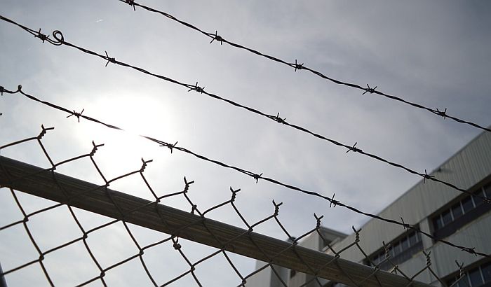 Srbija sklonija zatvoru nego alternativnim sankcijama