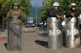Napeto na Kosovu: Najavljeno povlačenje specijalnih jedinica do 15h, građani se okupili i čekaju