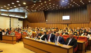 FOTO, VIDEO: Opozicija protiv predloga da odbornik u Skupštini grada dobije Oktobarsku nagradu