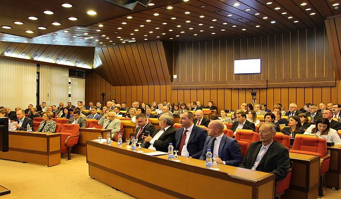 FOTO, VIDEO: Opozicija protiv predloga da odbornik u Skupštini grada dobije Oktobarsku nagradu