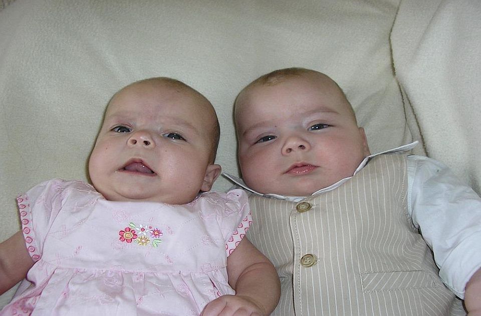 U Novom Sadu za jedan dan rođeno 26 beba, među njima i dva para blizanaca