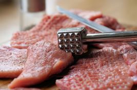 Cena svinjskog mesa prepolovljena od Uskrsa: Agroanalitičar o tome kad se očekuje novo poskupljenje