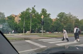 FOTO: Danima ne rade semafori na Novom naselju, građani se sami snalaze
