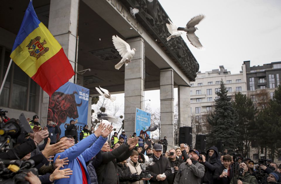 FOTO, VIDEO: Više hiljada demonstranata u Moldaviji tražilo da im država plati račune za grejanje