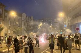 Krstonošić: Uhapsiti i one koji su napali građane ispred prostorija SNS u Novom Sadu