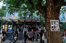 Počela blokada novosadskog suda: Na ulazu građani i studenti