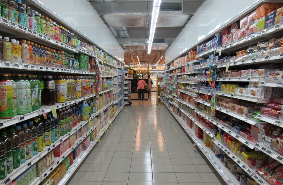 Kupci u Srbiji zbog inflacije kupuju manje - "nije sramota kupovati na komad" 
