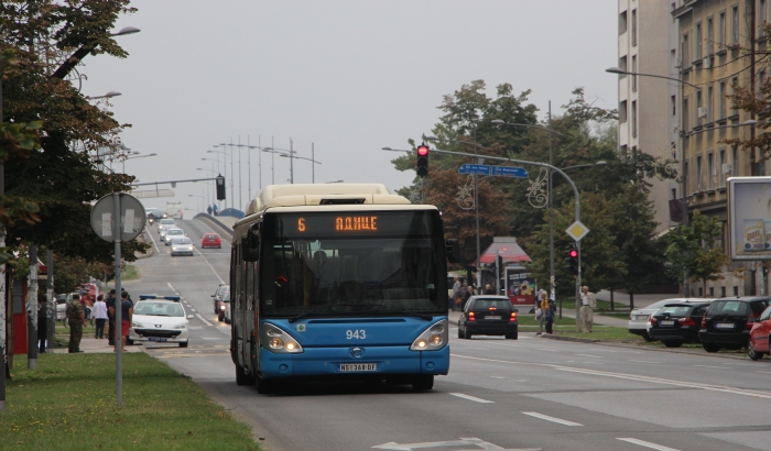 Manje od polovine novosadskih autobusa ima klimu, putnici se "krčkaju" na prigradskim linijama