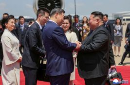 AP: Ćutanje kineskog predsednika Sija o nuklearnom oružju poklon severnokorejskom lideru Kimu 
