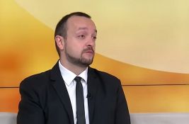 Politikolog Stojanović: Slanje aviona sa Vučićevim pristalicama u Tivat - cirkus i bolest tinejdžerskih godina