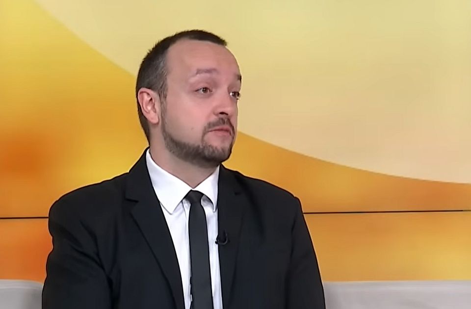Politikolog Stojanović: Slanje aviona sa Vučićevim pristalicama u Tivat - cirkus i bolest tinejdžerskih godina