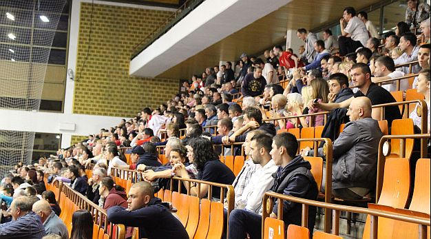 Odbojkaši počinju borbu za titulu, košarkaši i fudbaleri jure pobede pred plej-of