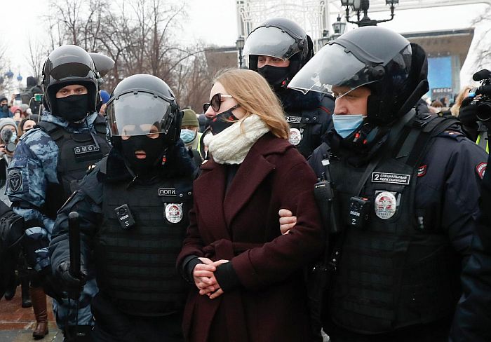 FOTO: Više od 2.000 ljudi uhapšeno u Rusiji na demonstracijama za opozicionara Navaljnog, kao i njegova supruga