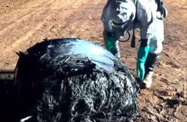 VIDEO: Izgoreli objekat pronađen u australijskoj pustinji - sumnja se da je stigao iz svemira VIDEO: Izgoreli objekat pronađen u australijskoj pustinji - sumnja se da je stigao iz svemira