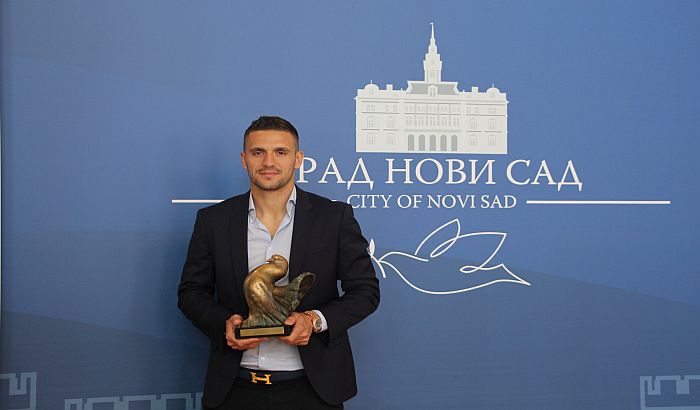 VIDEO: Reprezentativcu Dušanu Tadiću uručena Februarska nagrada Novog Sada