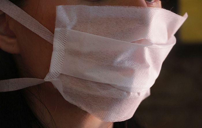 Studija Kembridža: Karantin sam po sebi neće sprečiti novi talas epidemije, potrebno nositi maske