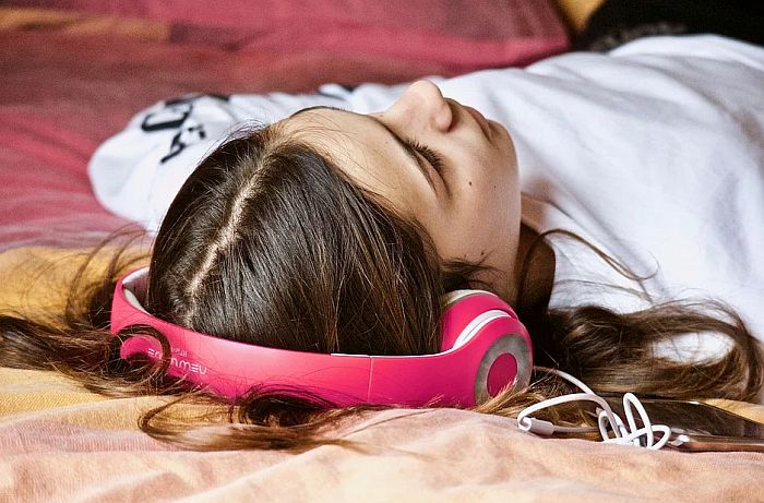 Istraživanje pokazalo: Pop muzika sve glasnija i jednoličnija