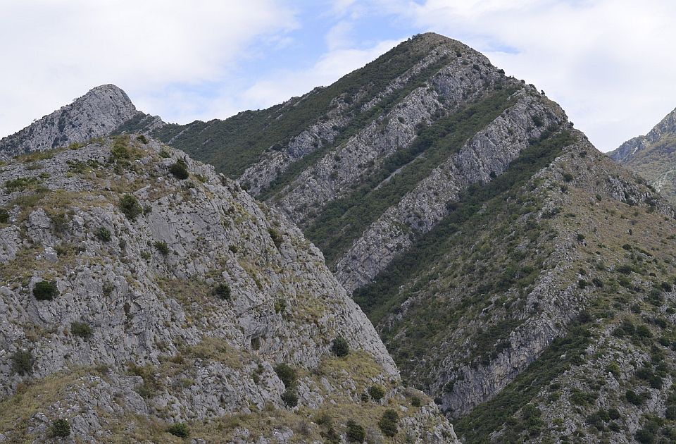 Državljanin Srbije spasen sa Rumije: Povredio se na nepristupačnom grebenu