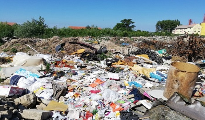FOTO: Vrbaski aktivisti pisali Vladi Srbije zbog bahatog gomilanja otpada i tromosti nadležnih