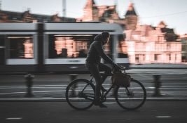 Sve više zemalja plaća građanima da na posao dolaze biciklom