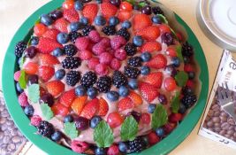 Letnja sladoled torta sa voćem (bez pečenja)