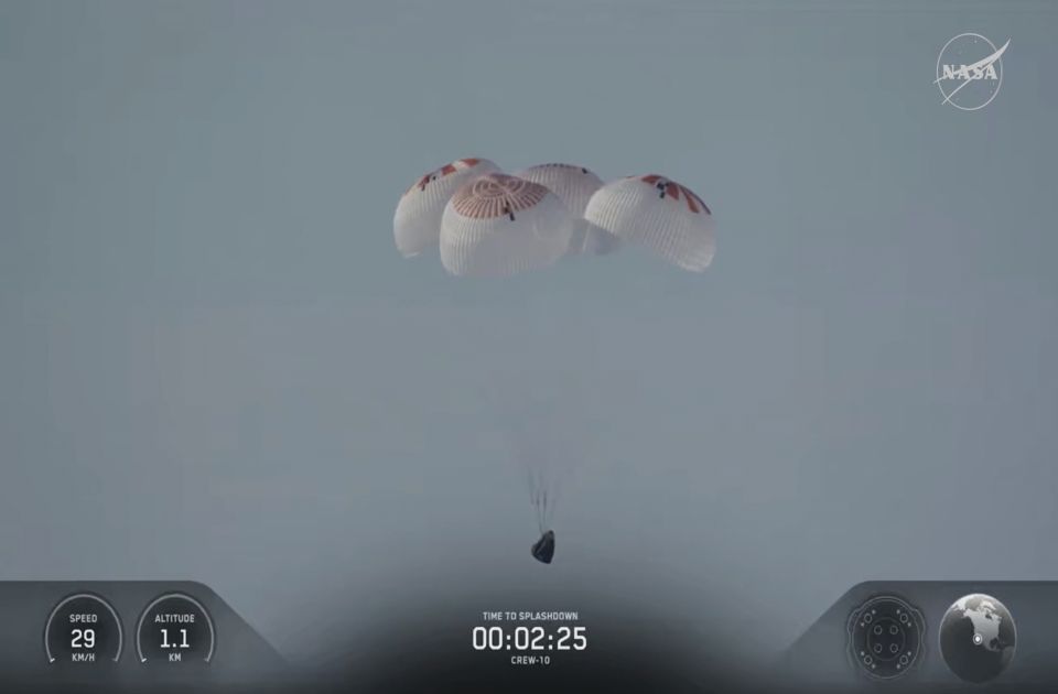 VIDEO: Posada astronauta uspešno prizemljena nakon pet meseci u Međunarodnoj svemirskoj stanici VIDEO: Posada astronauta uspešno prizemljena nakon pet meseci u Međunarodnoj svemirskoj stanici