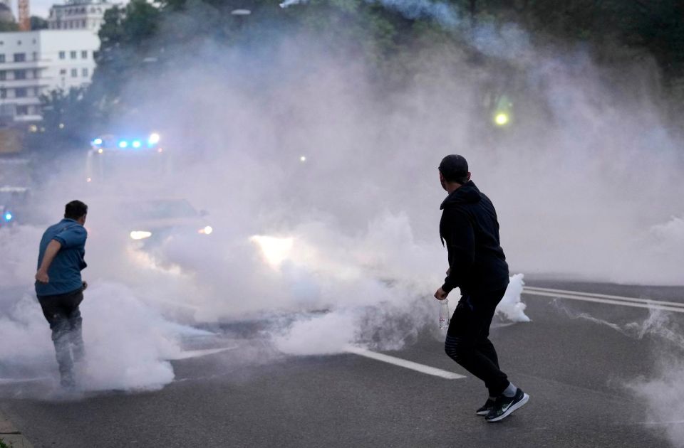 FOTO: Sukob slovenačke policije i demonstranata u Ljubljani, pokušali da uđu u redakciju N1