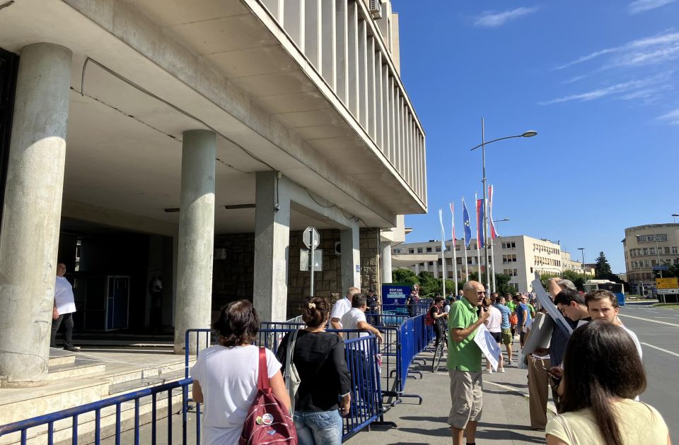 Novosadski aktivista dobio zabranu prilaska novinarki Informera