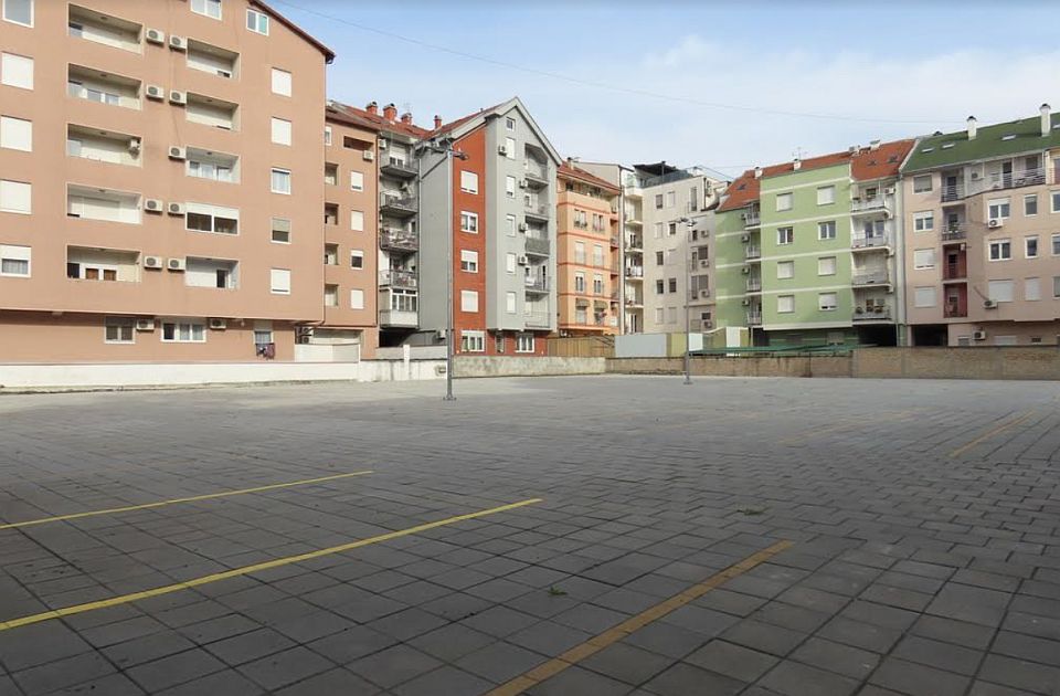 FOTO Počeo sa radom novi parking u Avgusta Cesarca: Ima 100 mesta, rampu i video nadzor