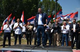 VIDEO: Nova Vučićeva turneja donela i nova ponižavanja lokalnih funkcionera - a oni ćute ili se izvinjavaju