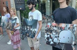 VIDEO Počeo performans ispred Filozofskog fakulteta u Novom Sadu povodom godišnjice upada policije