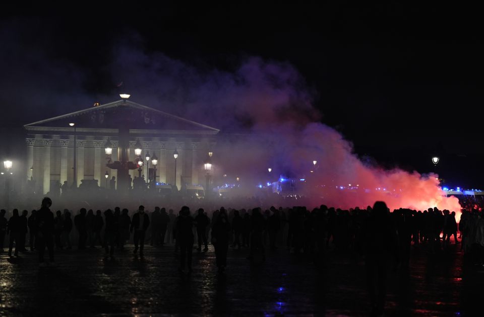 FOTO: U Parizu večeras protest protiv reforme penzija, za sada mirno