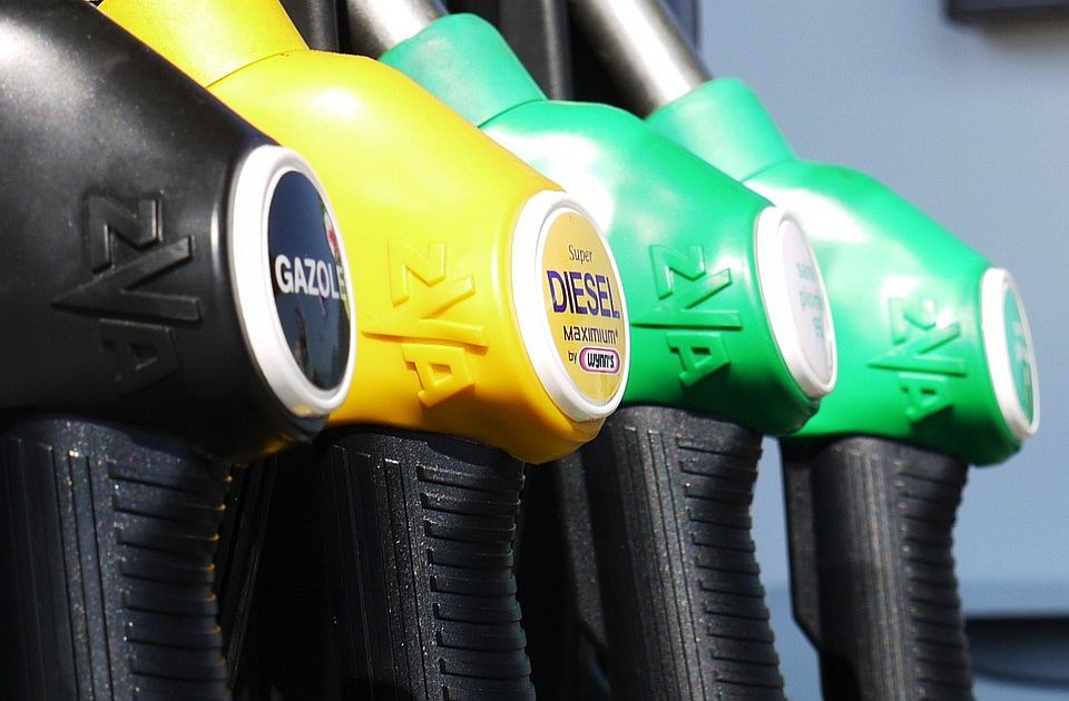 "Lepa" vest za vozače: Pojeftinili i dizel i benzin