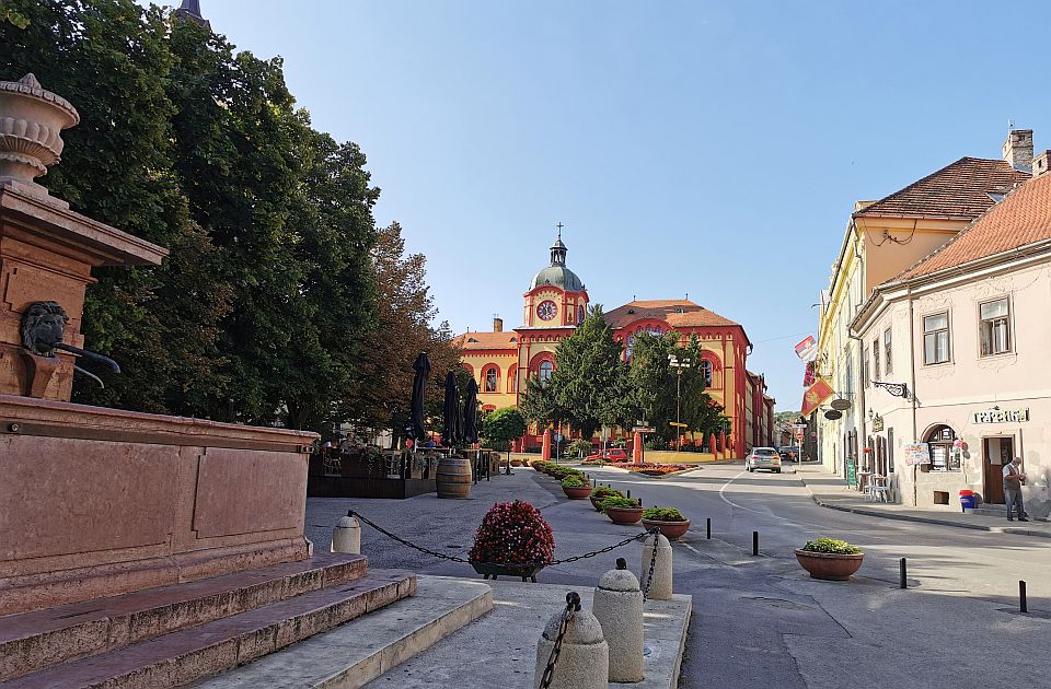 Protest u petak u Sremskim Karlovcima zbog pretnji silovanjem aktivistkinji: 