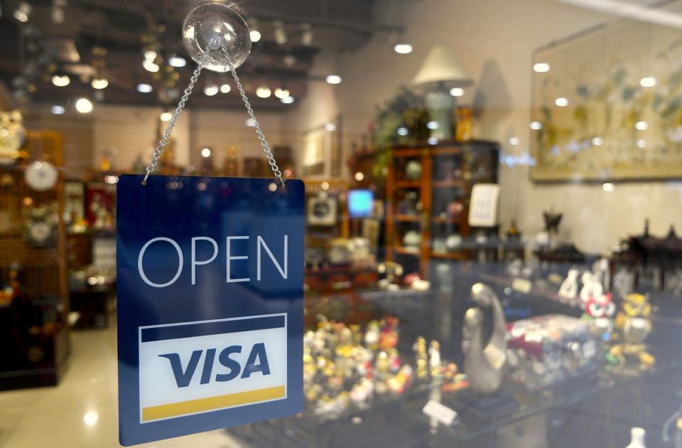 Visa ukida 2.600 radnih mesta 